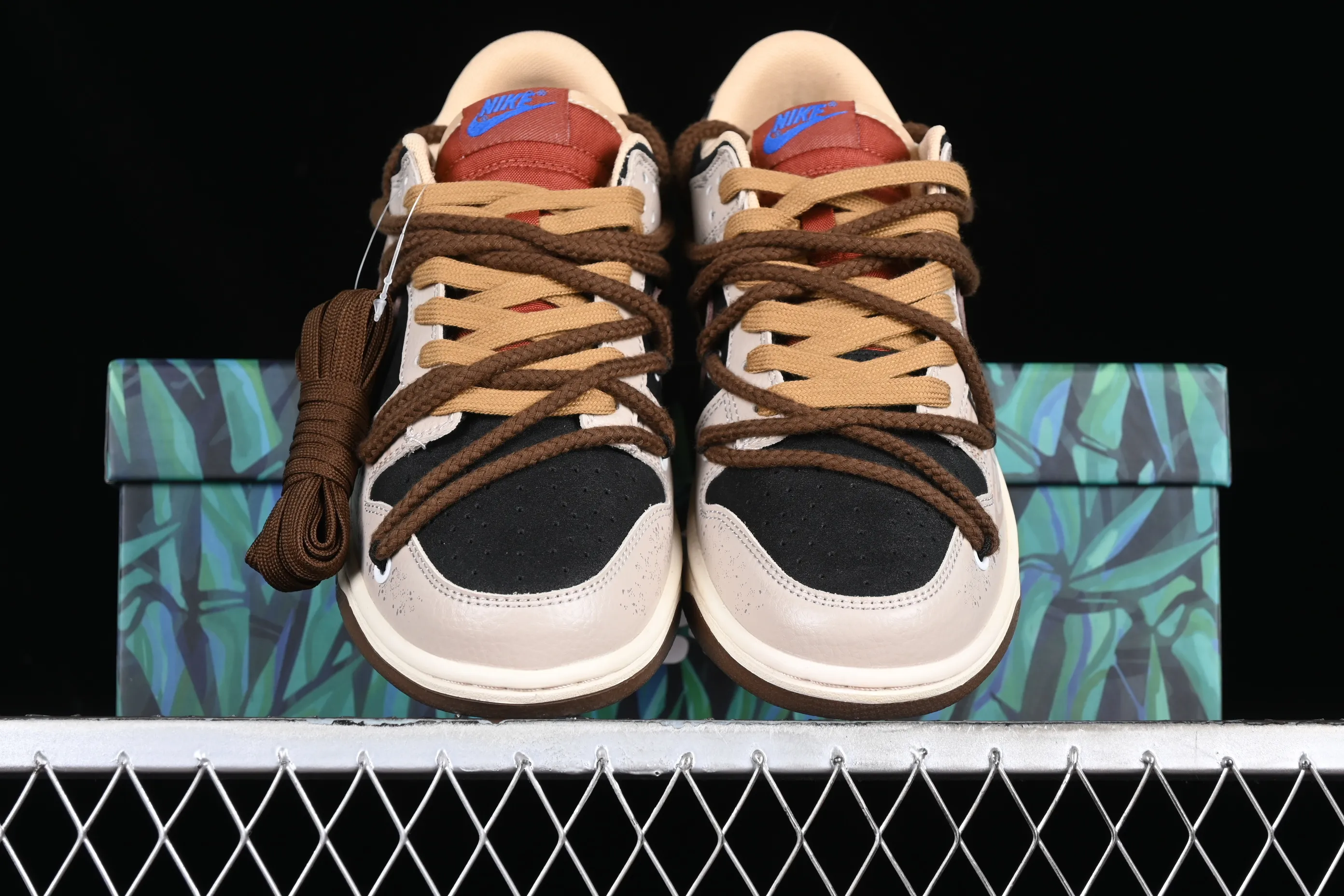 All categories Nk SB Dunk series Nk SB Dunk Low low-top sneakers Nk Dunk Low Panda Prank-Street Graffiti Line graffiti distressed SB strap low-top casual sneakers DR9704-200